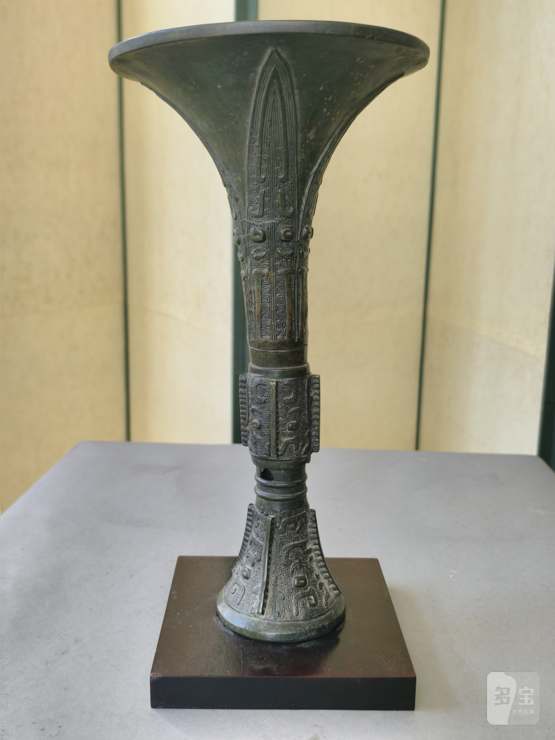 A bronze 'gu' vase with archaistic relief decoration - 图9